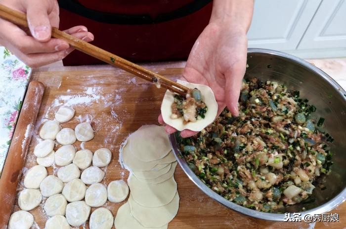 三鲜饺子馅怎么调鲜嫩多汁,三鲜馅饺子怎么调馅多汁