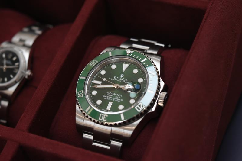 劳力士水鬼和欧米茄表哪个好,劳力士水鬼和卡西欧水鬼对比