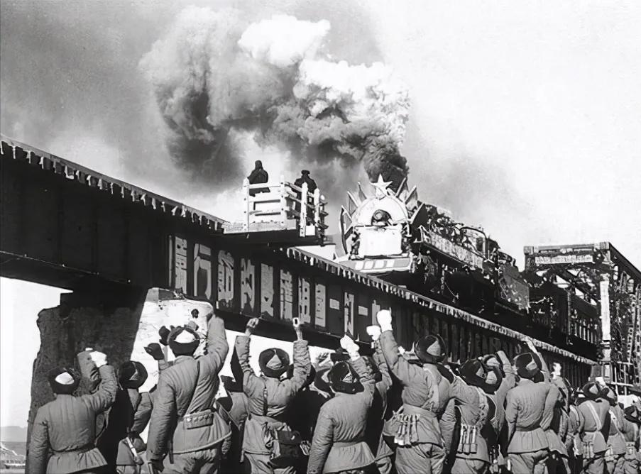 中国什么时候开始发展重工业,一五时期为什么要发展重工业