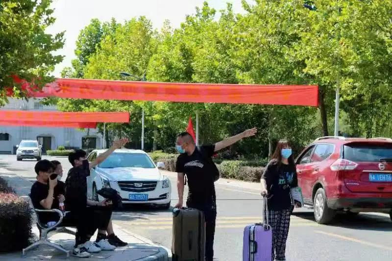 武汉外语外事学院新生,2022年武汉外语外事新生报到