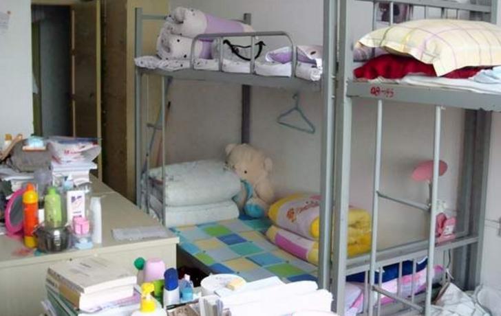 大学生查宿舍违规用品,宿管查违规电器