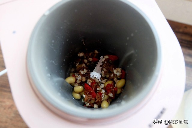 豆浆怎么做才会顺滑营养又好吃,自己在家做豆浆美味营养又健康