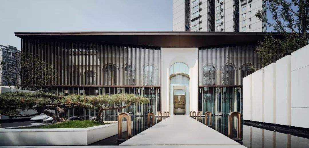 于山城邂逅一场摩登浪漫|重庆中海·天钻