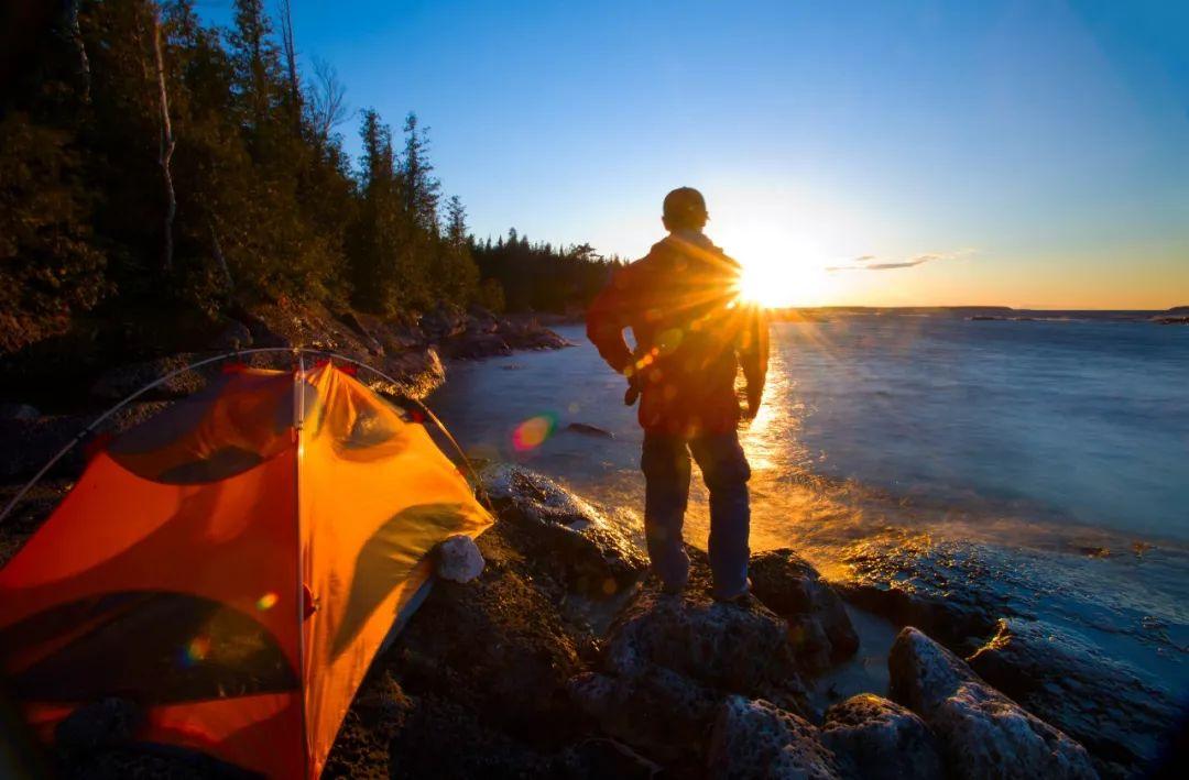 35岁，看着日益增多的白发，他开启了“重返年轻计划”