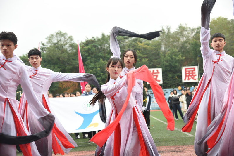 学子亮相省运会开幕式,初中校运会开幕式入场创新表演