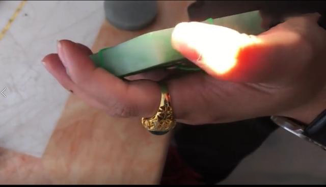 翡翠原石赌石真的是骗人的吗,几十元的翡翠原石赌石现场