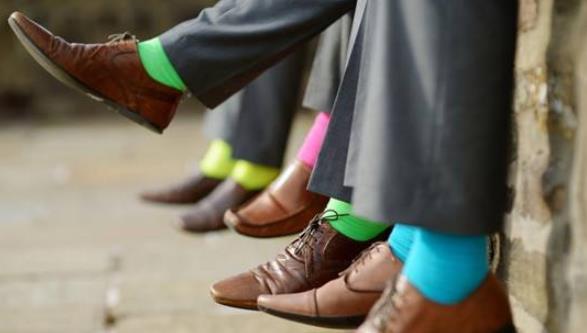 为什么男生不爱洗袜子,男人为什么不爱洗澡