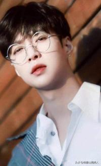 戴眼镜总被吐槽像“憨憨”?先别生气,可能是你就没挑对眼镜