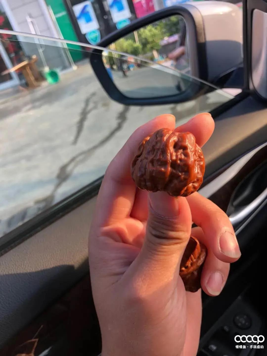 玩核桃应该玩包浆过的还是新的,玩核桃一把刷子够吗