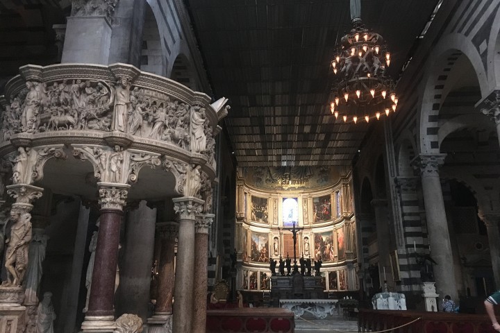 比萨斜塔为何倾斜不倒塌,比萨斜塔扶正需要4千年吗