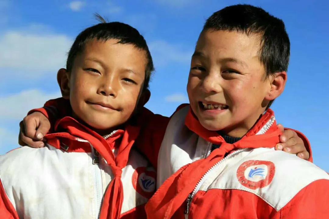 那个风雪中逆行山区送抗疫物资的女孩，又为*藏西**64个孩子许了个愿