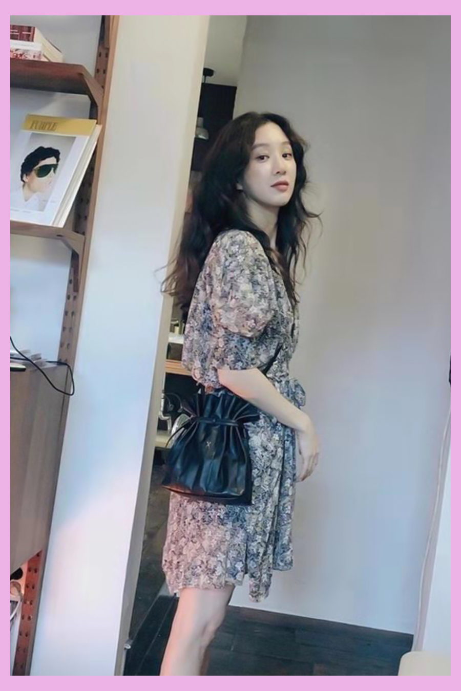 郑丽媛晒穿搭，小卷毛太吸睛，韩国小姐姐的夏天都是这么好看吗