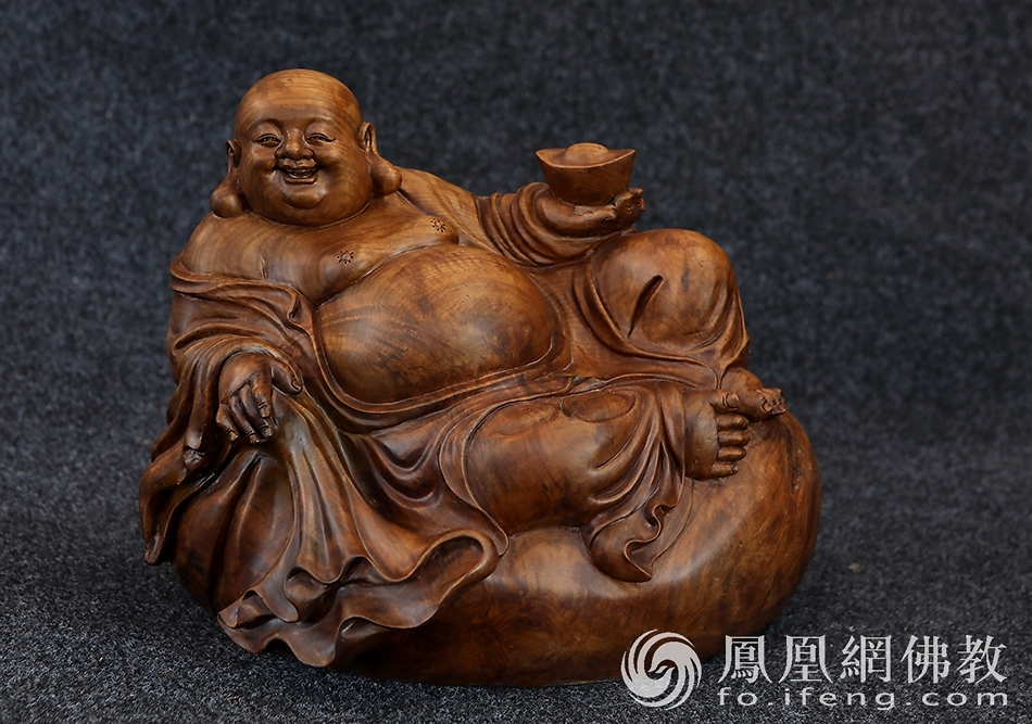 桐柏山木雕博物馆弥勒佛雕像,桐柏木雕博物馆龙的雕像