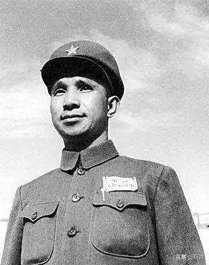 张鼎丞任华中司令，为了让粟裕指挥作战，另建华中*战野**军