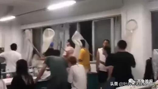 自投罗网！山东一大学学生上课拿网抓飞蛾：那不是蛾子，是飞行的作业