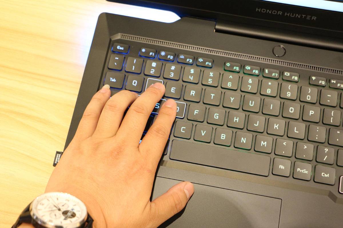 荣耀猎人笔记本游戏本配置,荣耀猎人游戏本评测