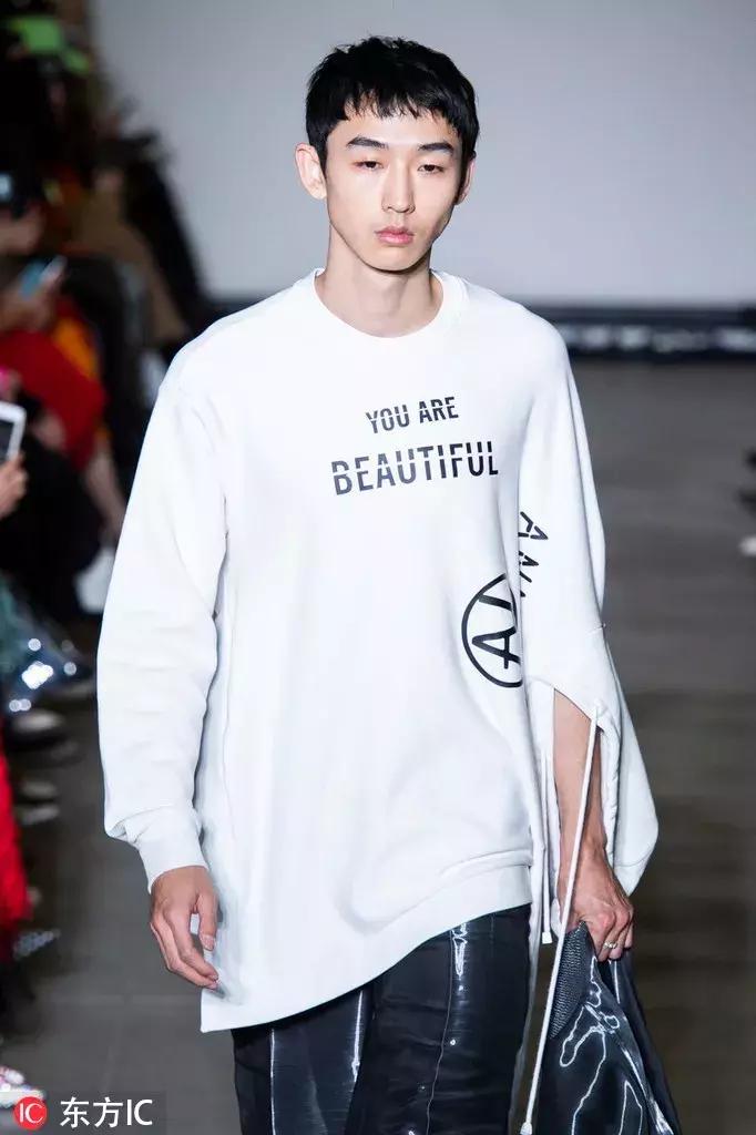 粉色打底适合什么颜色的外套,最适合女生的颜色