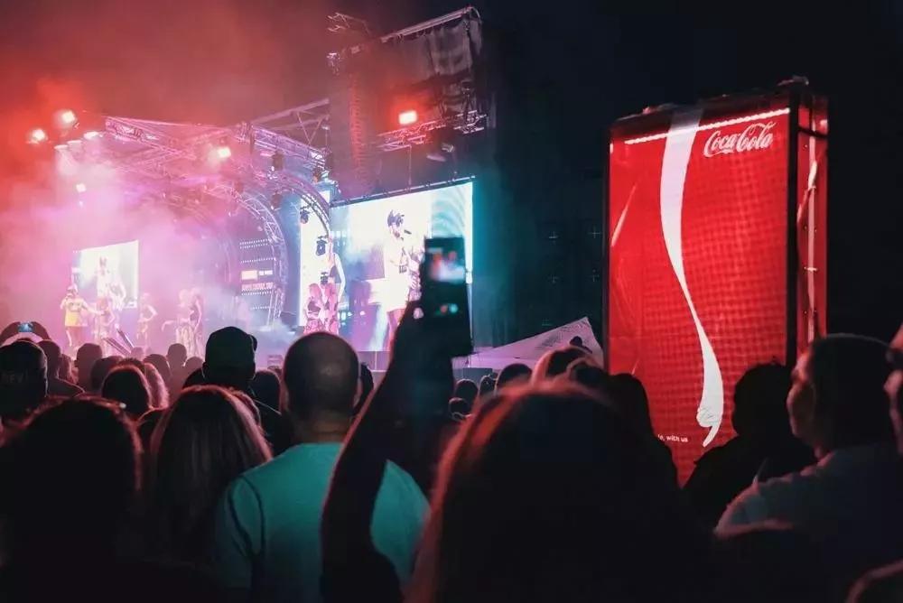 可口可乐全球户外广告创意,带有创意的可口可乐广告