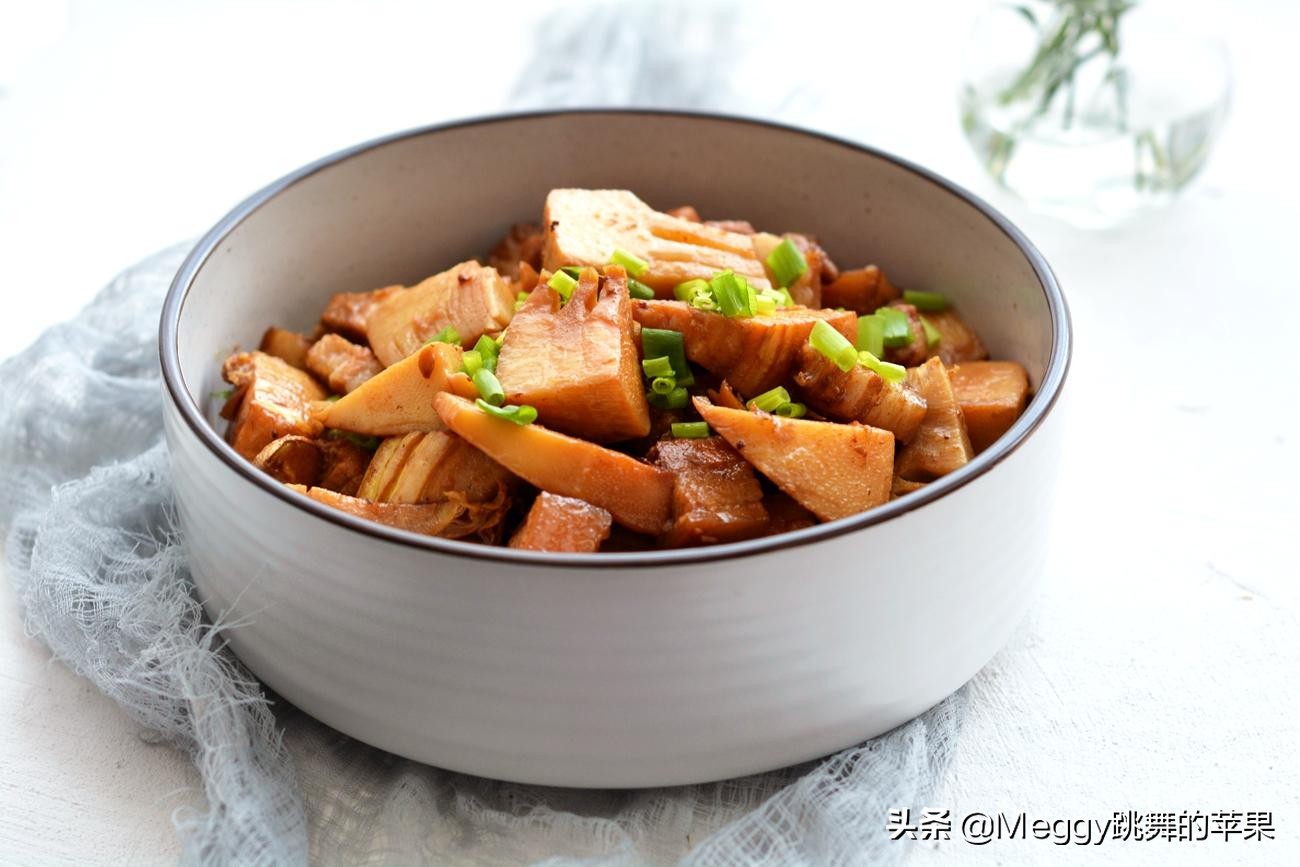 美食爽脆可口的春笋简单易做,春笋最好吃的做法酸辣爽口开胃