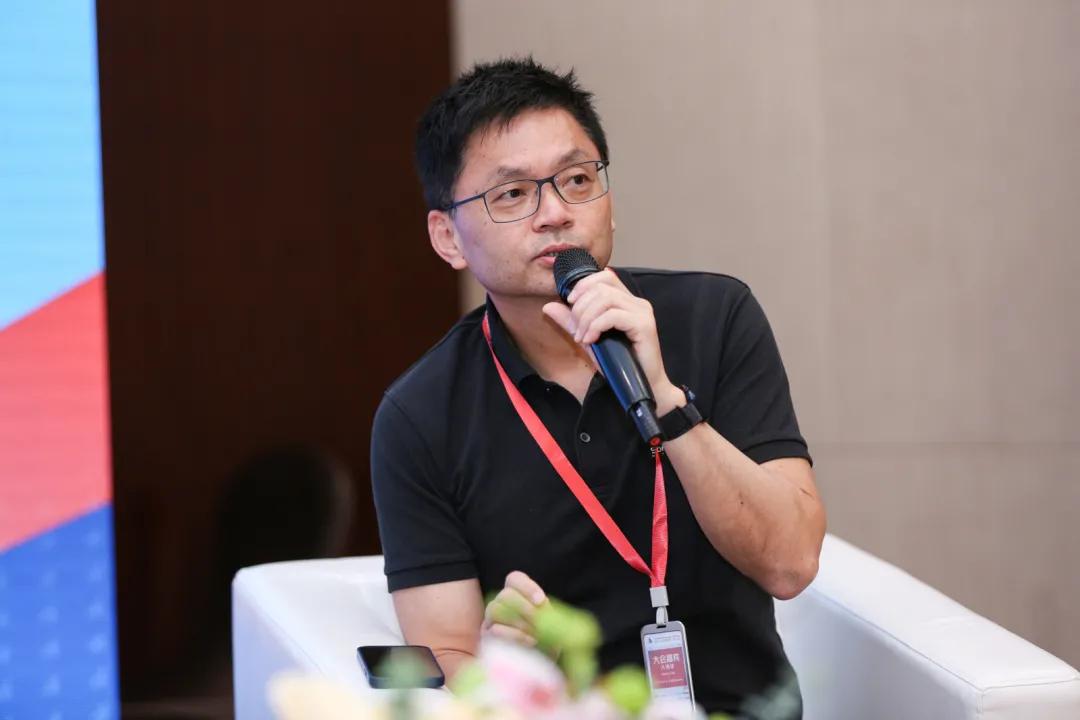 圆桌论坛：单侧聋和不对称性听力损失的干预