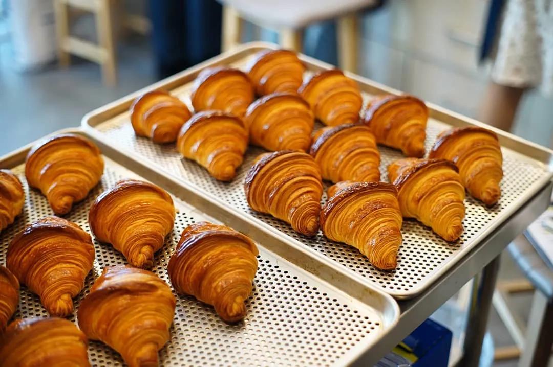 为什么面包最好不要加热,面包该凉吃还是热吃