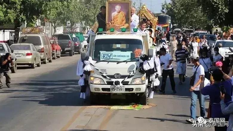 这名一生捐款60亿的高僧走了，曾救人无数，泰王也向他下跪……