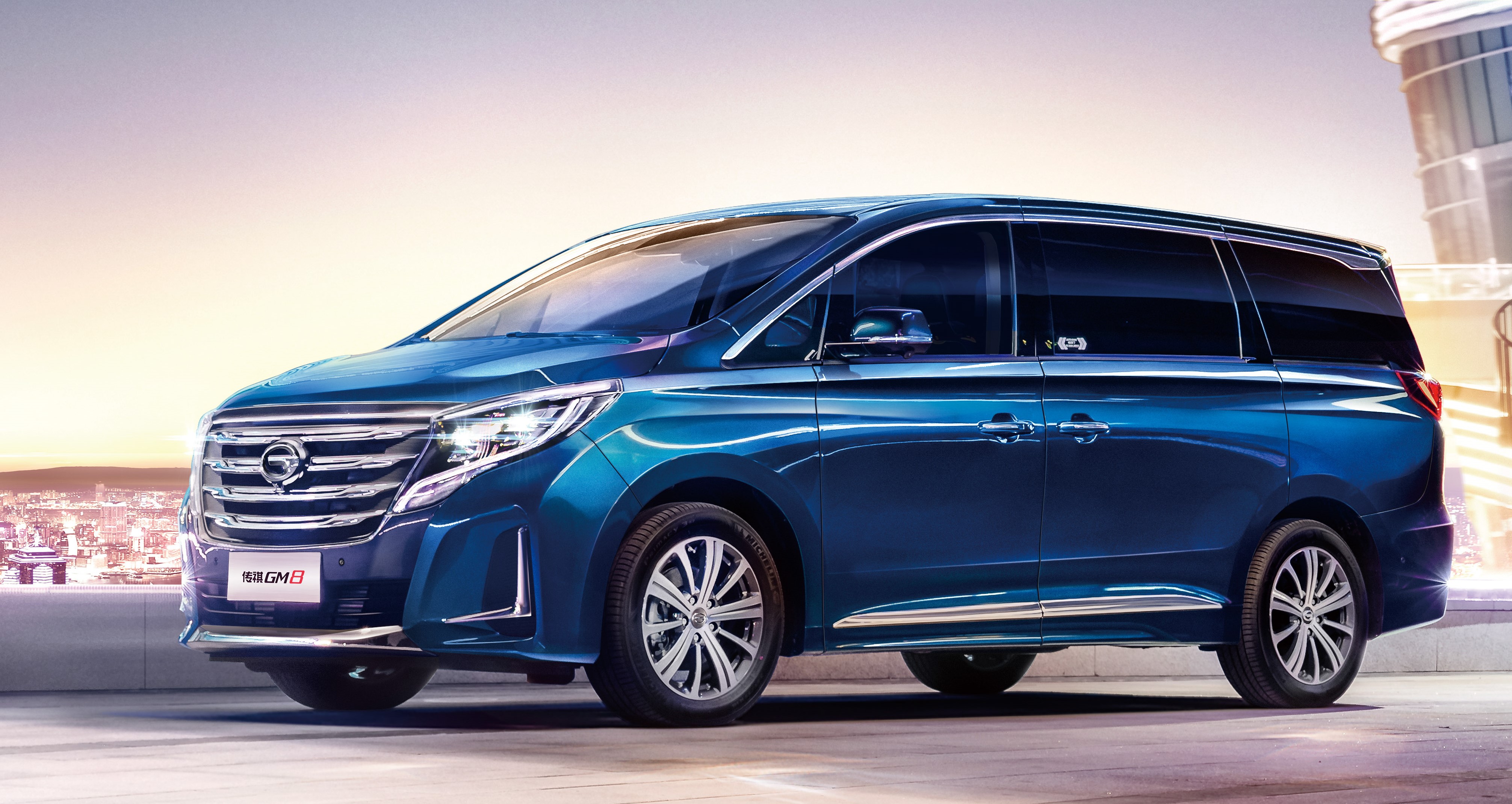 21款gl8652t与传祺gm8对比,最新传祺gm8对比别克gl8哪个更好