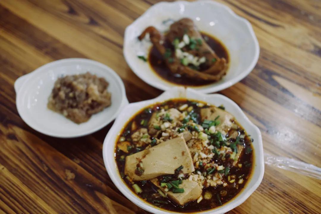 每顿人均20块，坐高铁来这座浙西小县城吃个过瘾