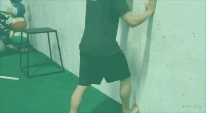 深蹲踝关节训练方法,踝关节背屈受限如何深蹲