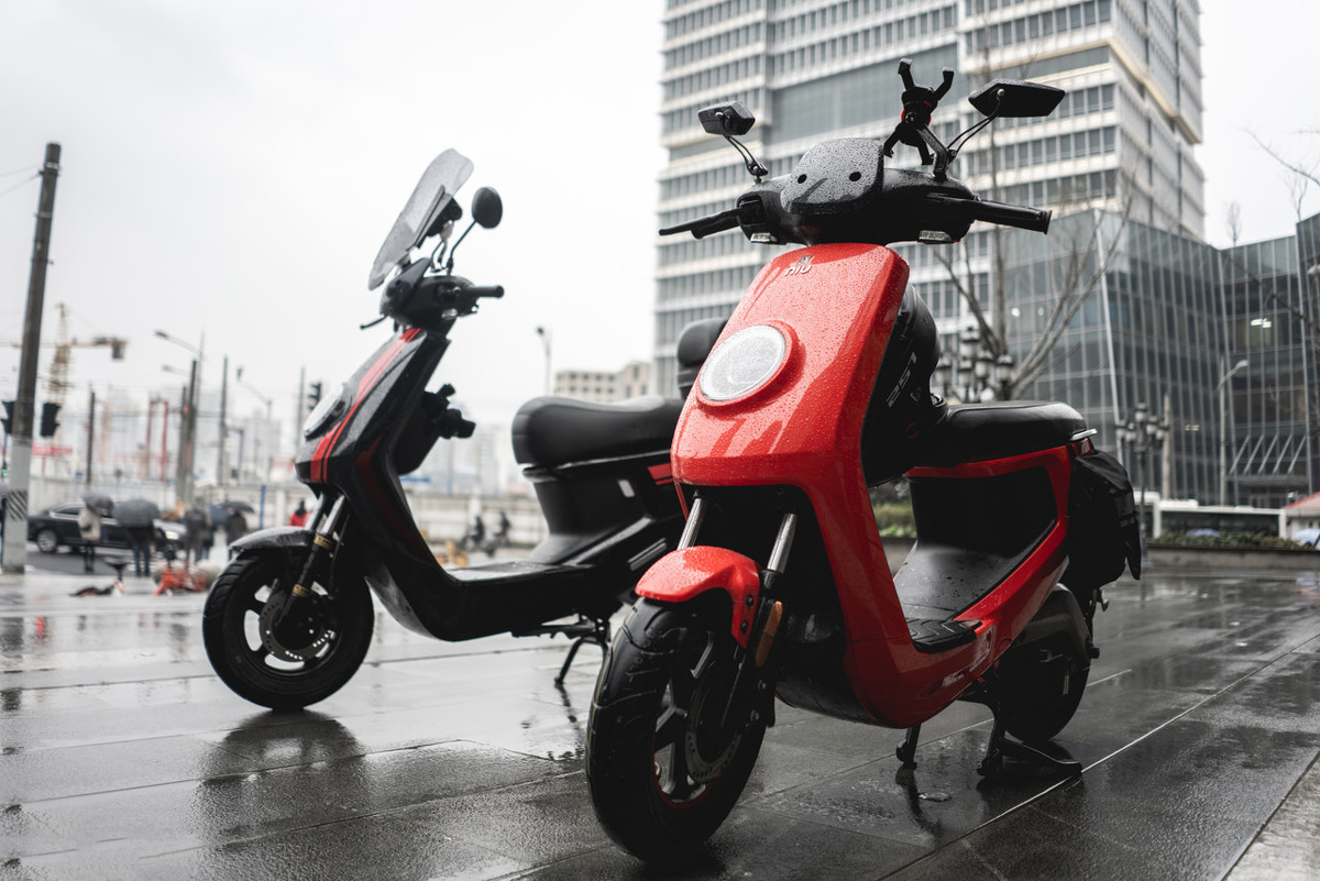 一辆电动车大概能赚多少利润,开电动车店一年能有多少利润