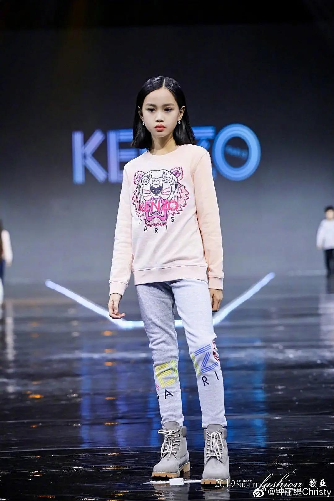 顶顶长大颜值,董洁和儿子顶顶差多少岁