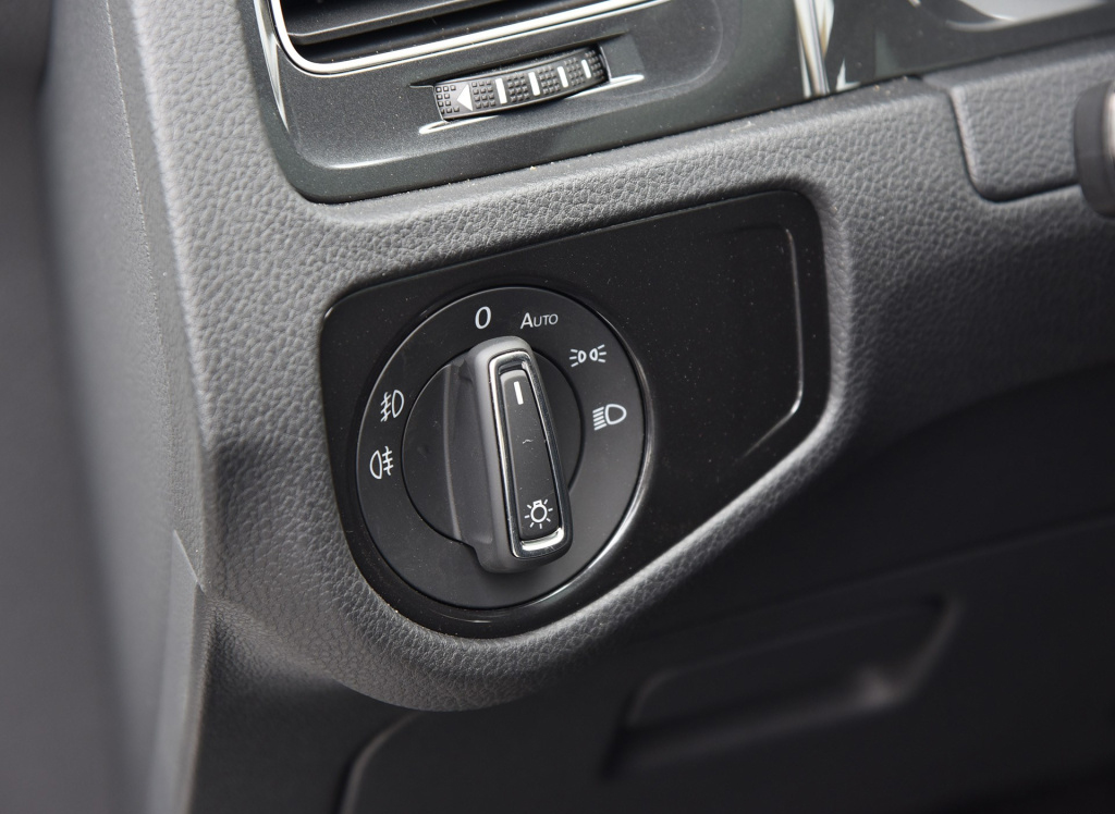 小猫购买推荐,19款高尔夫280tsi豪华评测