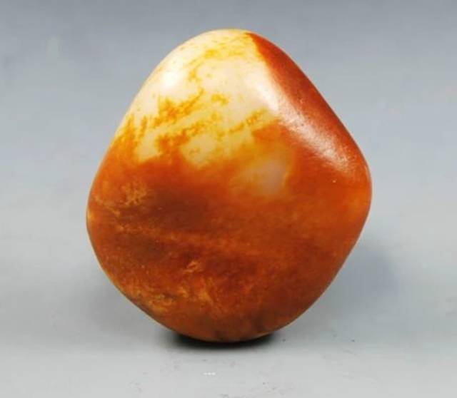 顶级和田羊脂白玉多少钱一克,精品和田玉籽料原石价值八十万