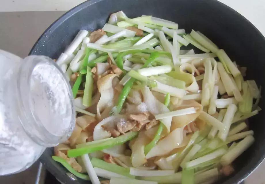 韭黄肉丝猪肠粉,韭黄臊子粉