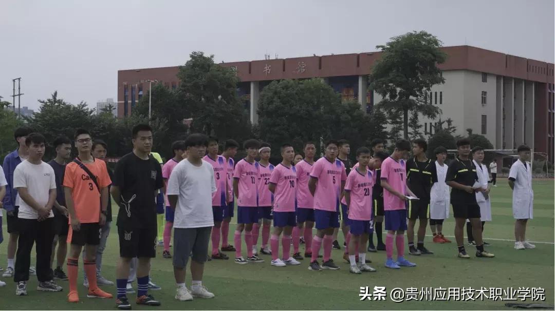 热情，让足球飞起来新青联足球社首届”绿茵杯足球比赛正式开幕