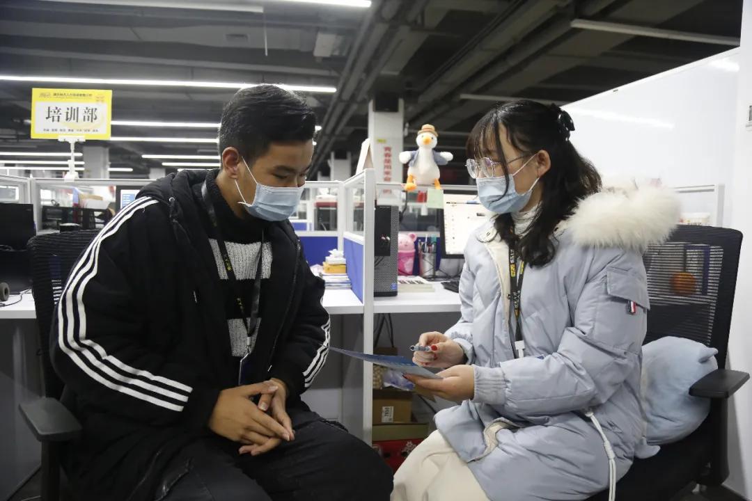 「我爱你,纳杰」“您的满意,我的追求!”