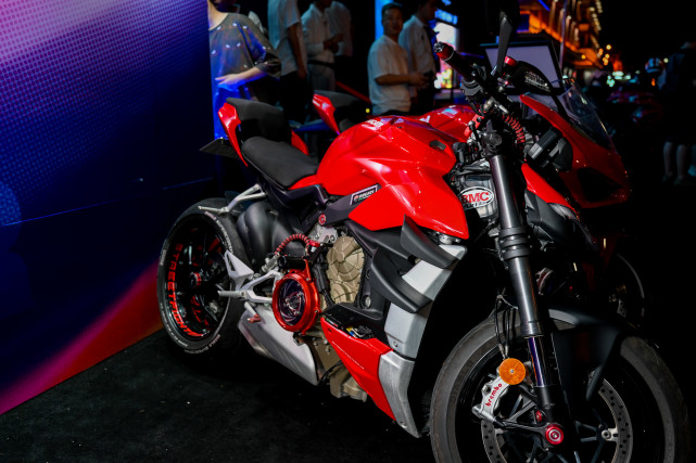 西安MG超玩会满月礼暨杜卡迪车友会在西安MIAMICLUB举办