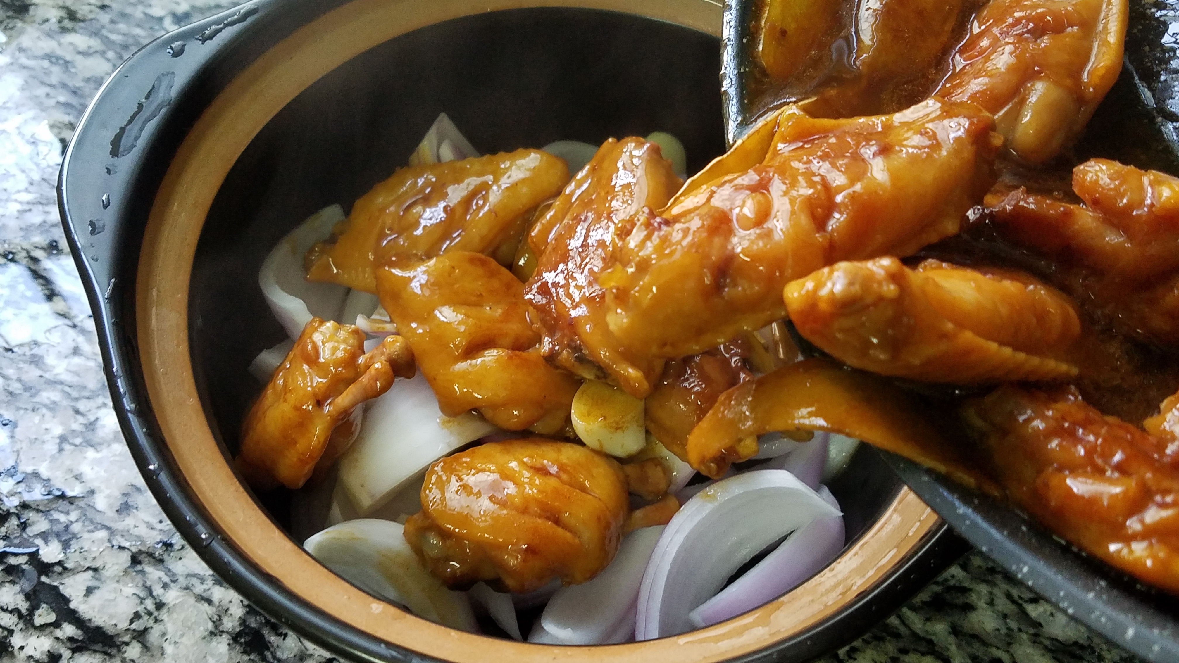 香喷喷的烤鸡奥尔良鸡翅,在家也能做香喷喷的鸡翅包饭