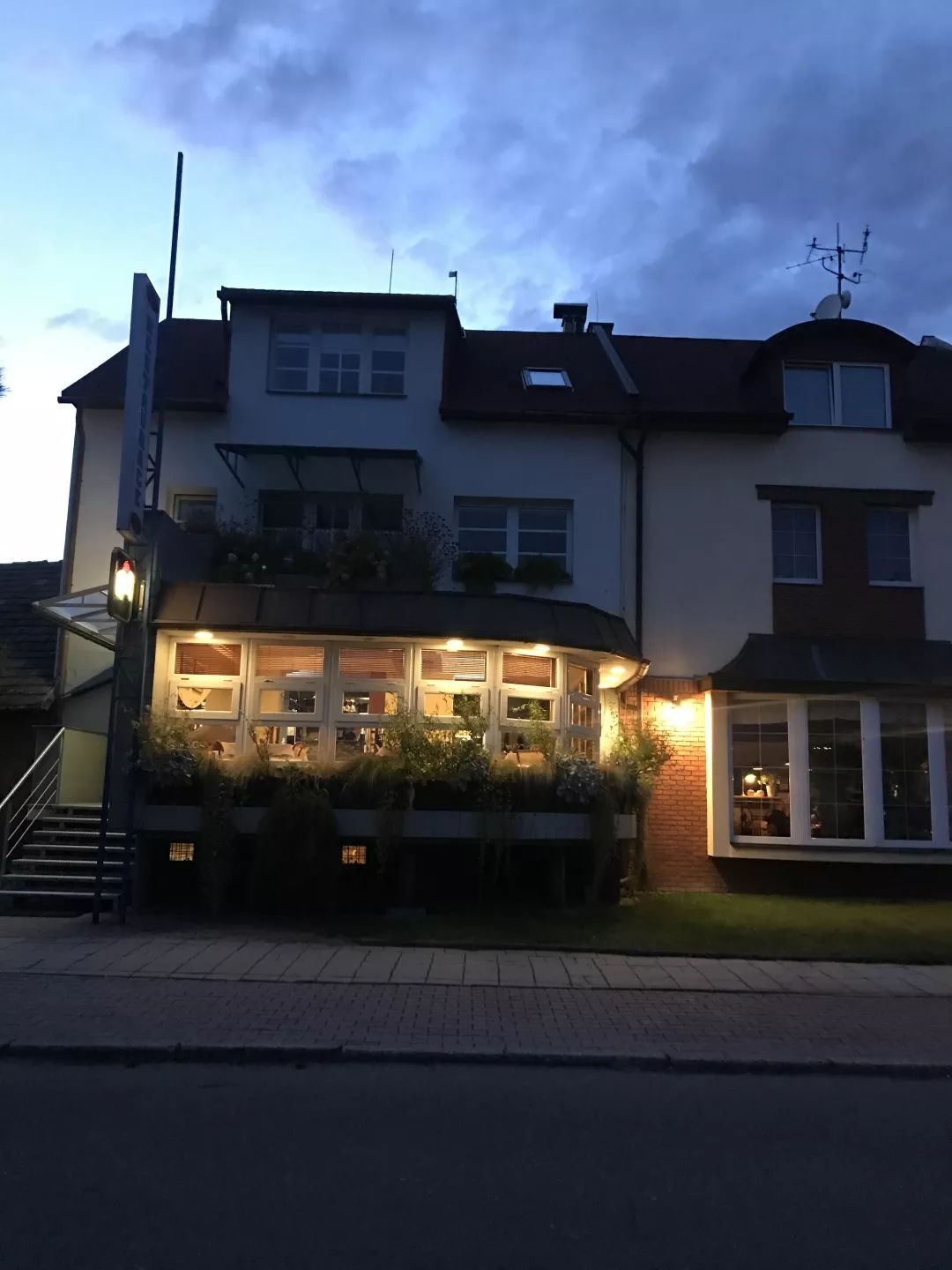 探访TON工厂看经典椅子背后的故事|疯狂24h我们去捷克干了啥？