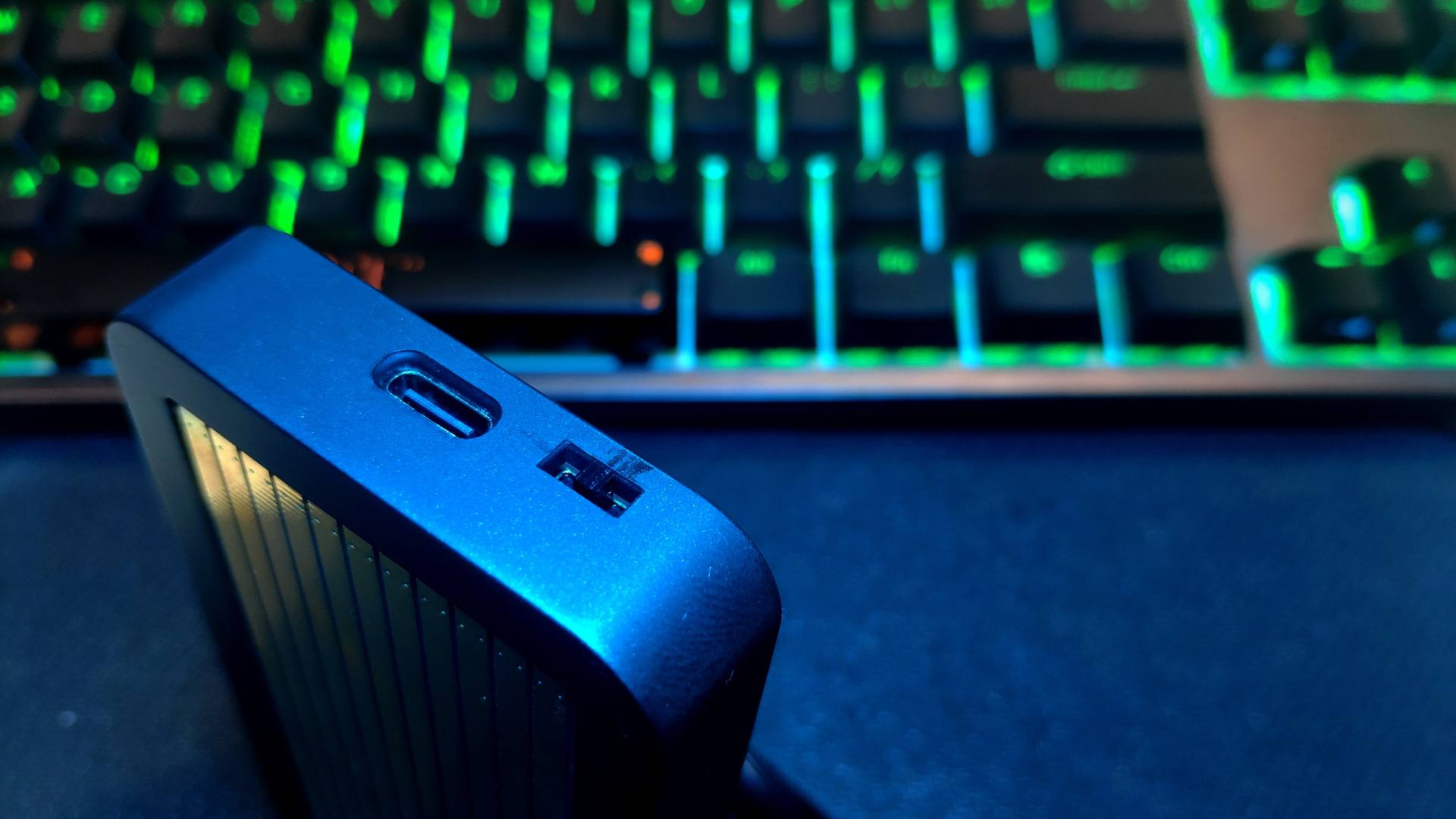 多功能便捷充电器,便携式多功能充电器新款