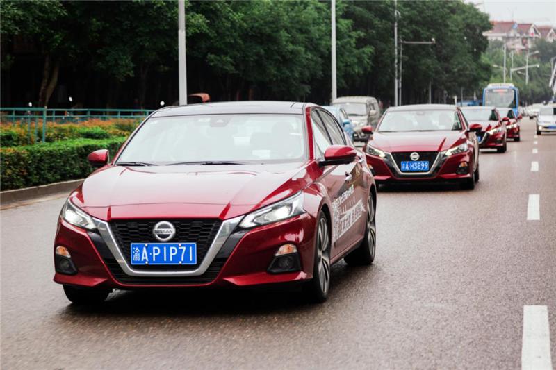 新天籁2023款驾驶测评,天籁2.0自吸2021款试驾第一视角