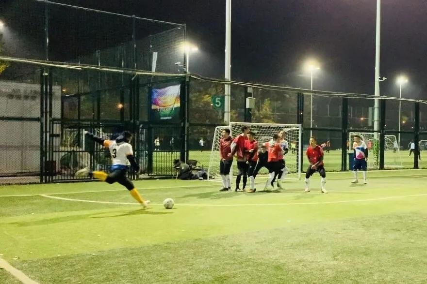 足球联赛熠熠的光,足球比赛秀脚感