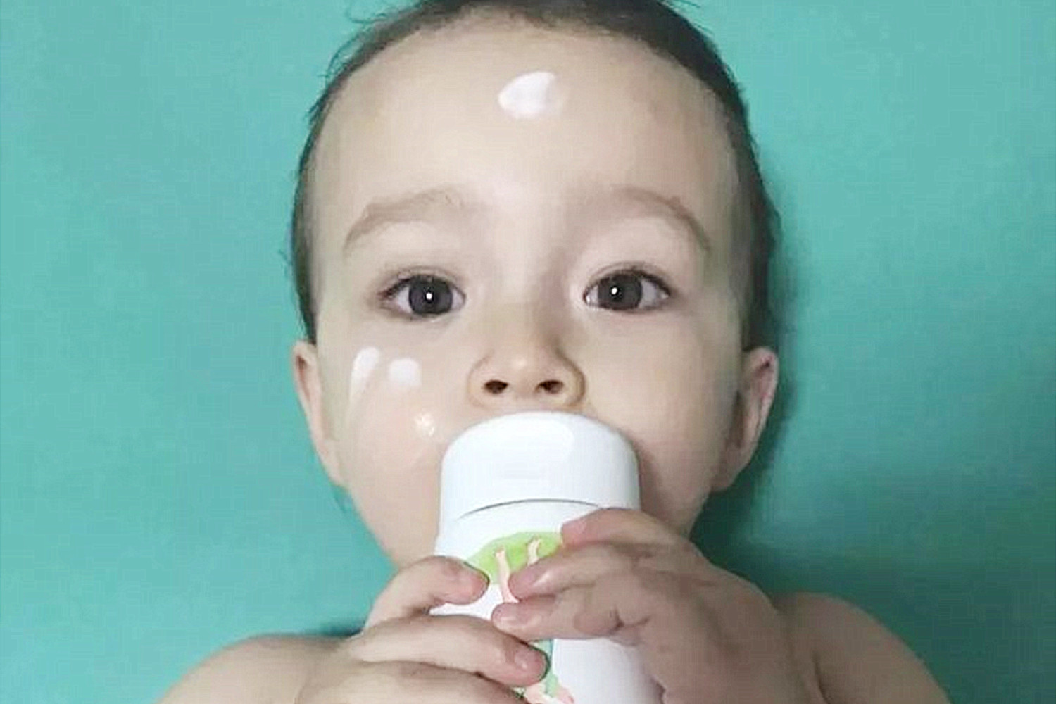 宝宝身上长湿疹还有点红点,小孩身上痱子和湿疹区别