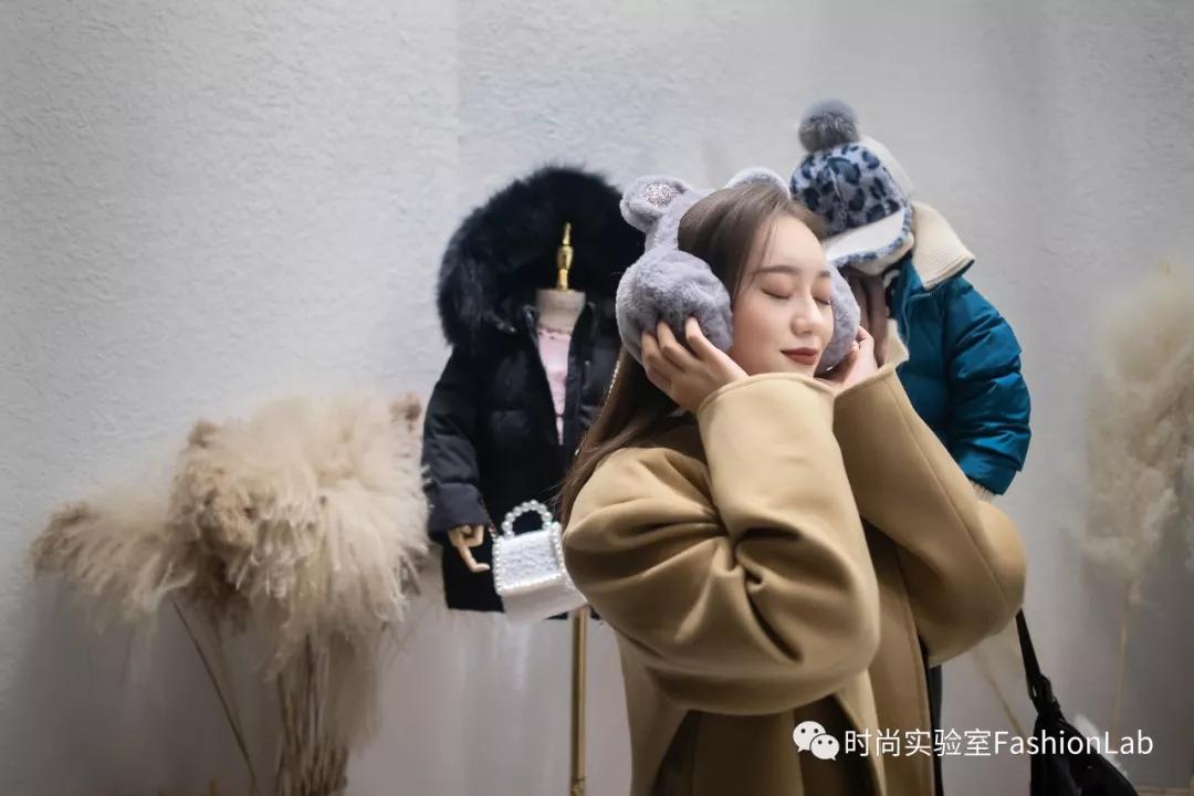 送对年终礼物是当代青年的社交核*器武**