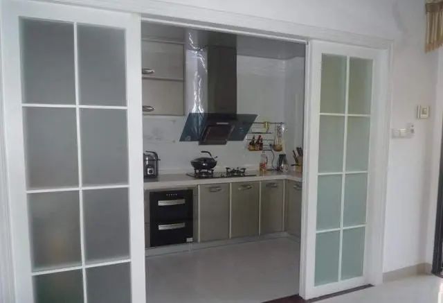 厨房门小安装哪种门好看,厨房玻璃子母门效果图