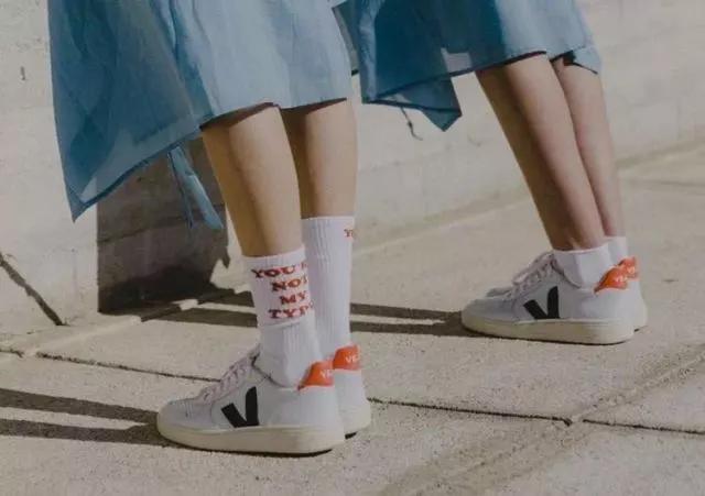 韩国练习生小白鞋,偶像练习生的鞋