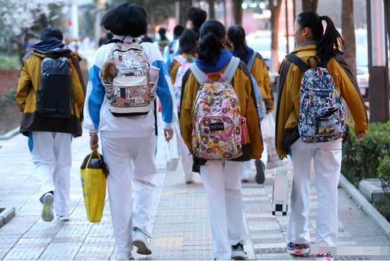 幼儿园穿贵裙子被孤立,小朋友穿裙子被同学孤立