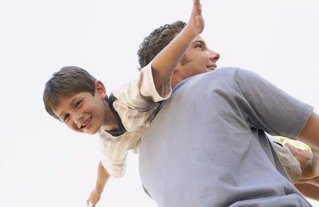 小孩不依恋爸妈好吗,孩子开始不依恋妈妈该怎么办