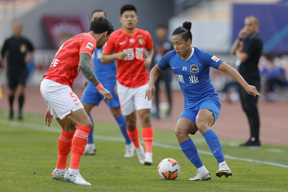 韦世豪发型史,韦世豪现在发型