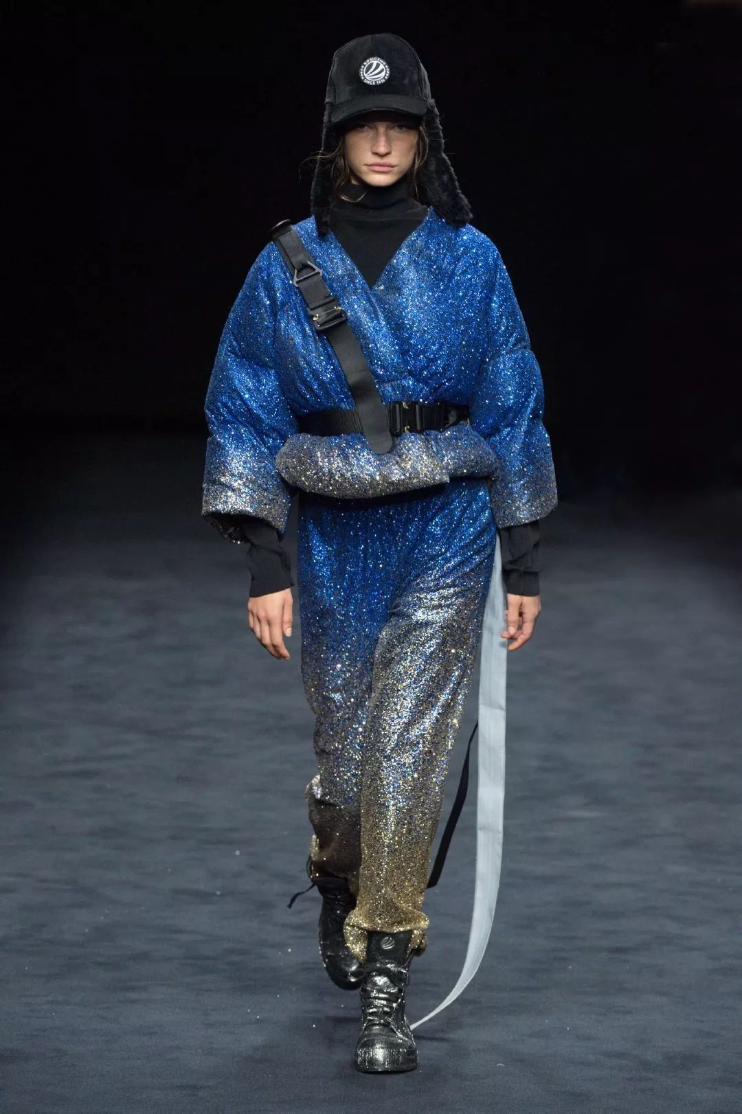 为了抢全球大咖都在翻牌的羽绒服，我差点挤晕在波司登...